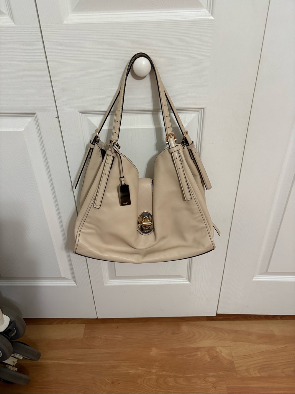 Coach  Madison Carlyle Cream Leather Shoulder Tote with Turn-Lock Detail